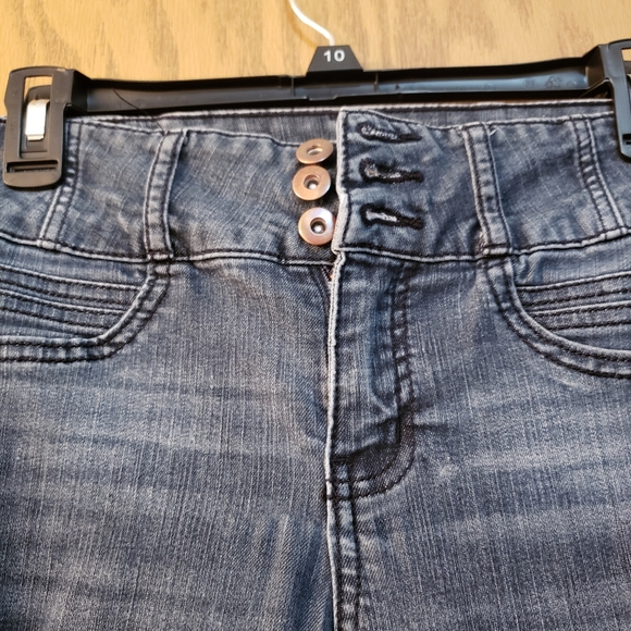 Cute skinny jeans/jeggings, distressed, holes, 3 button closure. Great Shape. - Picture 4 of 9